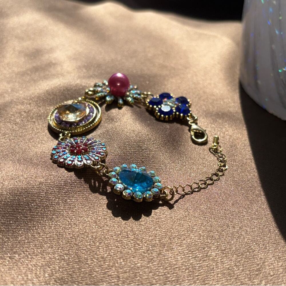 💚 Floral Charm Bracelet new in gift box